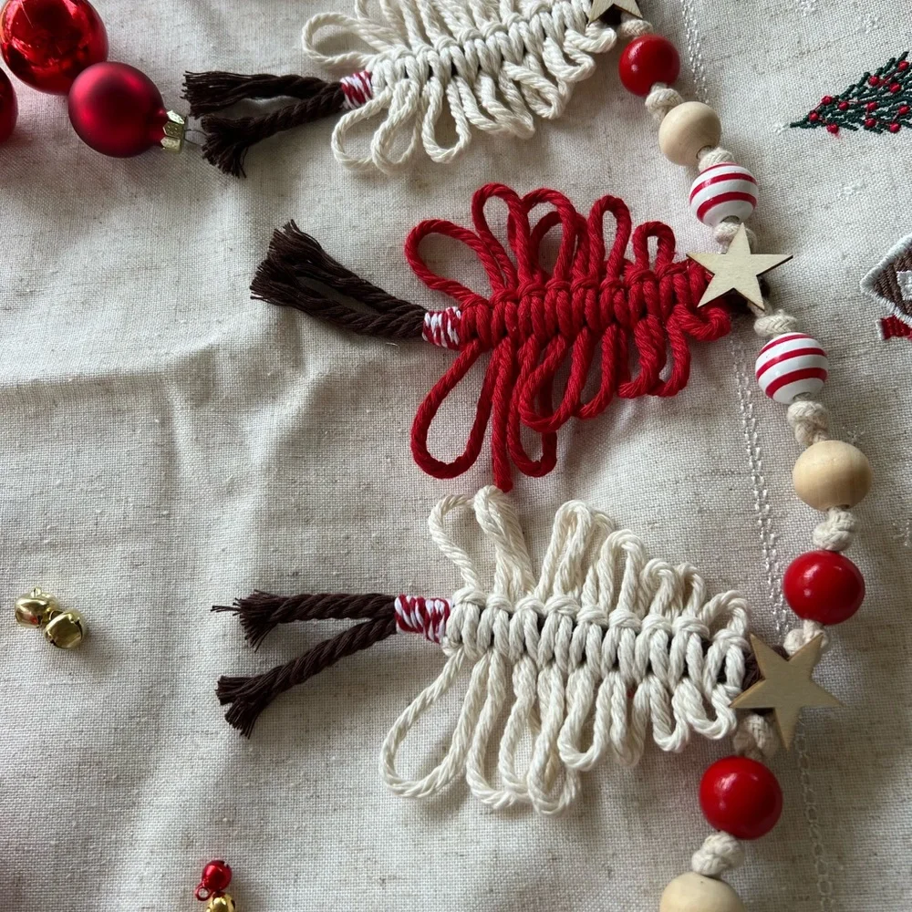 Festive Red and White Holiday Garland